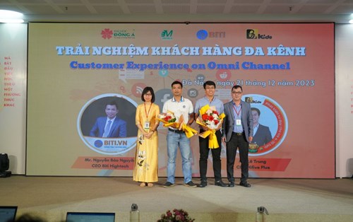 Sinh viên Khoa Marketing trải nghiệm khách hàng đa kênh 